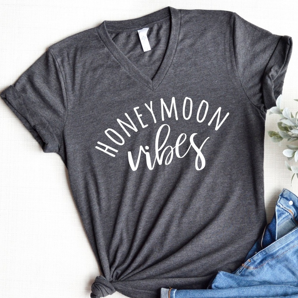 Honeymoon Vibes shirt  Sz Small